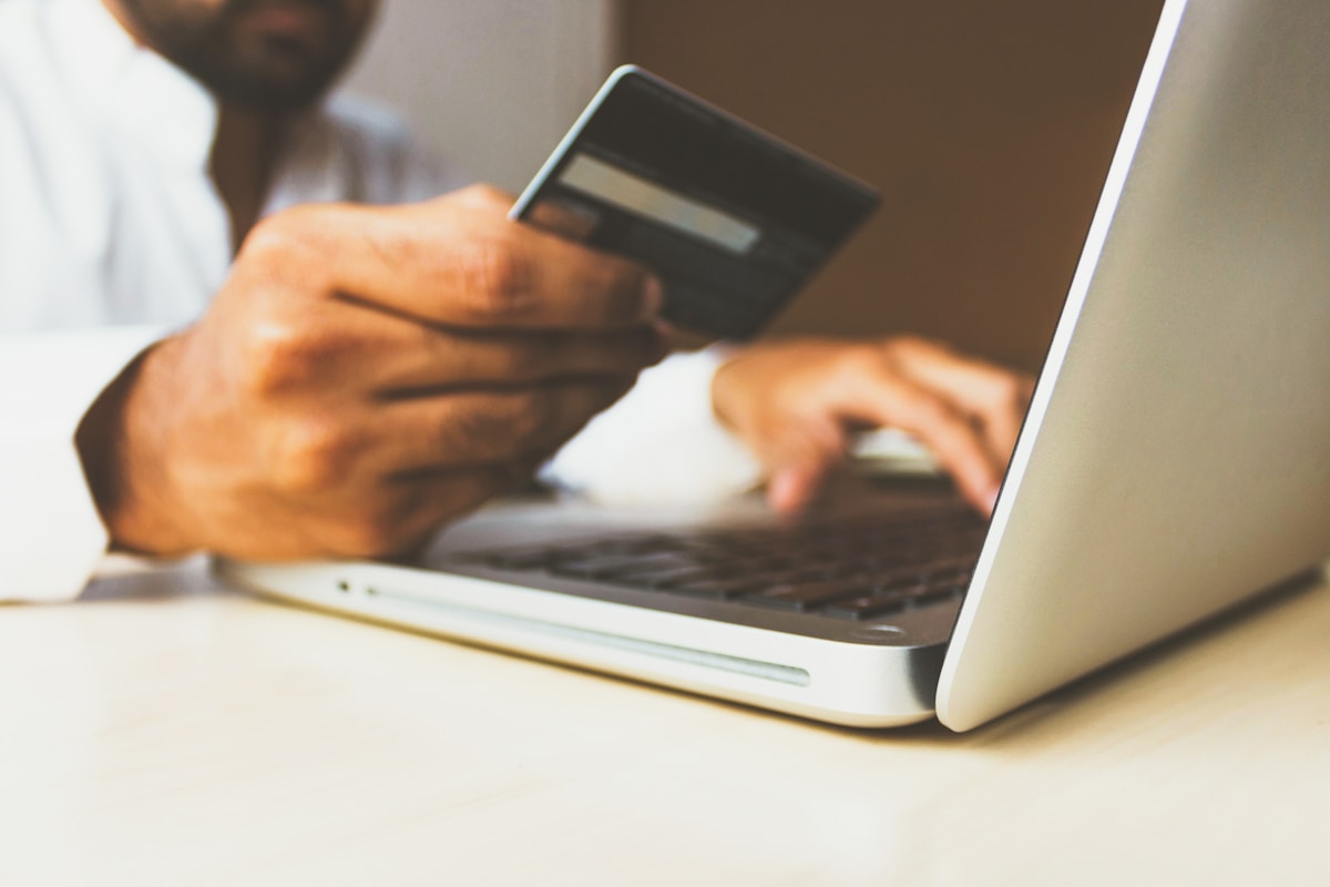 Personal Loans vs Credit Cards: Which Is Better for Your Financial Situation?